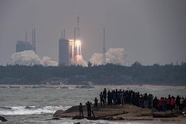 News Themen der Woche KW52 Bilder des Jahres 2020, News 12 Dezember News Bilder des Tages (201222) -- WENCHANG, Dec. 22, 2020 -- China s new medium-lift carrier rocket Long March-8 blasts off from the Wenchang Spacecraft Launch Site in south China s Hainan Province on Dec. 22, 2020. The Long March-8 made its maiden flight on Tuesday, sending five satellites into planned orbit, according to the China National Space Administration. ) (EyesonSci)CHINA-HAINAN-WENCHANG-LONG MARCH-8 ROCKET-LAUNCH (CN) PuxXiaoxu 