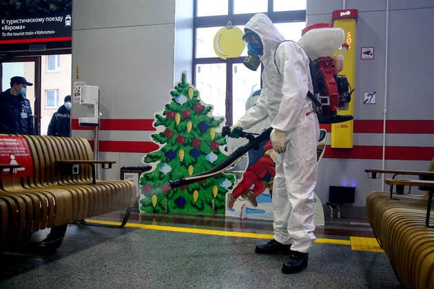 MOSCOW, RUSSIA - DECEMBER 22, 2020: A member of the Lider Centre for Special Risk Rescue Operations of Russia s Emergencies Ministry sprays disinfectant in the waiting area of Savyolovsky Railway Station during the COVID-19 pandemic. Valery Sharifulin TASS  TS0F26A6