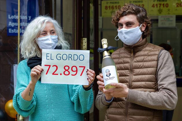 Dona Manolita lottery shop owners and employees celebrate after selling the winning ticket number of Spains Christmas lottery named El Gordo (The Fat One) plus many other smaller prizes on December 22, 2020 in Madrid, Spain. This years winning number is 72897, with a total of 4 million euros for the top prize to be shared between ten ticket holders.(AlterPhotos ITAHISAHERNANDEZ) (2020122208)