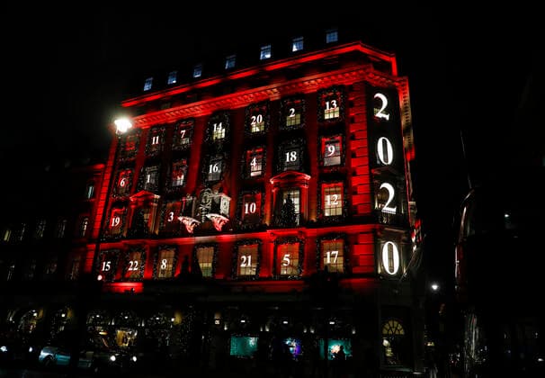(201223) -- LONDON, Dec. 23, 2020 -- The facade of the Fortnum and Mason food store is seen decorated in the style of an Advent calendar in London, Britain, Dec. 22, 2020. ) BRITAIN-LONDON-BUILDING-ADVENT CALENDAR HanxYan 