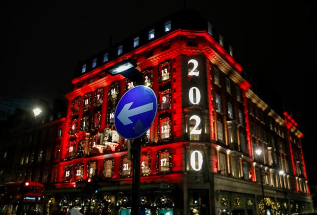 (201223) -- LONDON, Dec. 23, 2020 -- The facade of the Fortnum and Mason food store is seen decorated in the style of an Advent calendar in London, Britain, Dec. 22, 2020. ) BRITAIN-LONDON-BUILDING-ADVENT CALENDAR HanxYan 