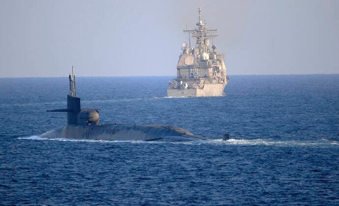 Bahrain: The U.S. Navy nuclear-power Ohio-class guided-missile submarine USS Georgia transits the Arabian Gulf alongside the Ticonderoga-class guided-missile cruiser USS Port Royal December 21, 2020 off the coast of Bahrain. Arabian Sea Bahrain - ZUMAp138 20201221_zaa_p138_011 Copyright: xMc2xIndraxBeaufort U.S.xNavyx