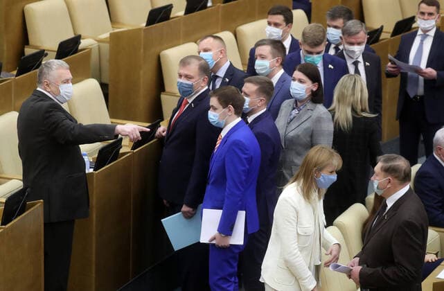 Bilder des Jahres 2020, News 12 Dezember News Bilder des Tages MOSCOW, RUSSIA - DECEMBER 24, 2020: Vladimir Zhirinovsky (L), Chairman of the Russian Liberal Democratic Party (LDPR), attends a plenary session of the Russian State Duma, the lower house of the Russian parliament. Sergei Savostyanov TASS  TS0F2A0C