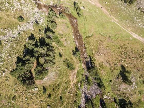 IMAGO Creative: Klimawandel - Gr?ne Erholung Green valley of mountains under blue sky Copyright: xLuisxMarioxHernandezx Model Released