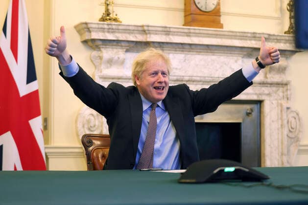 News Themen der Woche KW52 Bilder des Jahres 2020, News 12 Dezember News Bilder des Tages (201224) -- LONDON, Dec. 24, 2020 -- British Prime Minister Boris Johnson reacts from 10 Downing Street after Britain and the European Union (EU) reached a deal, in London, Britain, Dec. 24, 2020. Britain and the European Union (EU) have reached a deal on their post-Brexit trade relations, British media reported here Thursday. ( No 10 Downing Street Handout via Xinhua) EU-UK-POST-BREXIT-TRADE DEAL PippaxFowles 