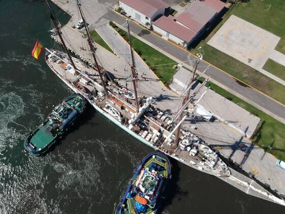 News Bilder des Tages The Spanish Navy training ship Juan Sebastian Elcano arrives in Manzanillo, Colima state, Mexico, 24 December 2020. The Spanish ship docked this Thursday in the western Mexican port of Manzanillo (Colima state), as part of the journey to commemorate the fifth centenary of the first circumnavigation of the Earth by Fernando de Magallanes and Juan Sebastian Elcano, in the 16th century. The commemoration is in keeping with the key events of the Magallanes-Elcano expedition, although in the case of the visit to Mexico there will be no activities outside the ship, Lieutenant Lieutenant of the Mexican Navy Secretary Estefania Canedo Ramirez confirmed to Efe. The Spanish ship Elcano arrives in Mexico to recreate Magellan s voyage !ACHTUNG: NUR RE  Copyright: xFranciscoxGuascox MEX2618 20201224-637444501016048174
