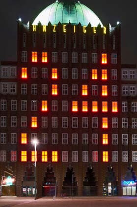 Advent calendar at the Anzeiger tower at the Steintor Hanover, 24 12 2020 Foto:xU.xStammx xFuturexImage