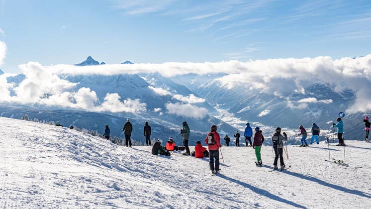 26 12 2020 Patscherkofelbahn mountain station, Patscherkofel, Tyrol, Austria view of Stubaital ski resort in Austria skiers Stefanitag, 1 ski day in hard lockdown skiing with Covid 19 measures, Corona, Coronavirus.