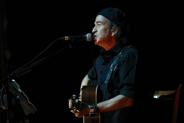 Alvaro Urquijo of Spanish music band Los Secretos performs during the band s concert at Nuevo Alcala theater in Madrid, Spain, 26 December 2020. Los Secretos in concert in Madrid !ACHTUNG: NUR REDAKTIONELLE NUTZUNG!  Copyright: xMariscalx GRAF1895 20201226-637446177863049465