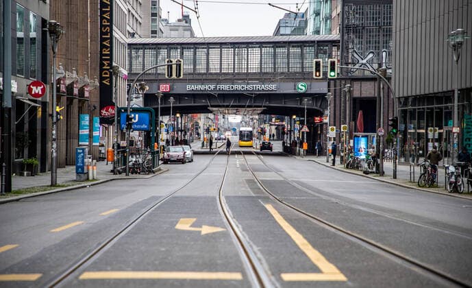 Friedrichstrasse Lockdown Berlin, 26 12 2020 Tram stop at Friedrichstrasse station is almost deserted Due to measures to contain the Corona virus, unusually few people are out and about in Berlin city centre Berlin Germany Friedrichstrasse
