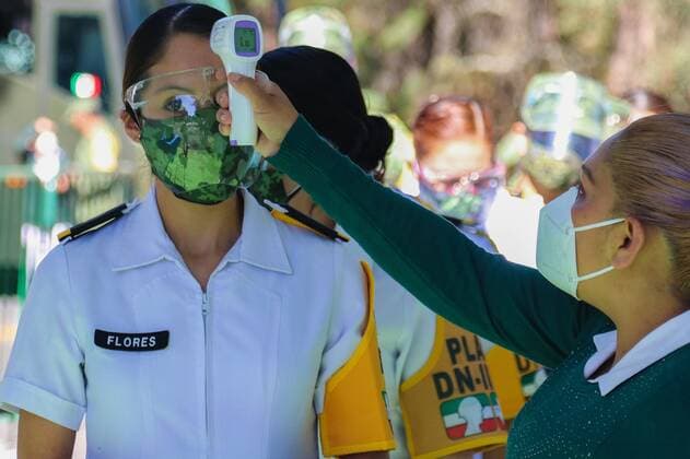 Members of the Mexican Army began the second stage of vaccination against COVID-19, in Mexico City, Mexico, 27 December 2020. Mexico resumed its vaccination plan this Sunday by supplying 3,900 new doses of Pfizer-BioNTech in a military compound in the capital to health personnel from various hospitals in the country that care for Covid-19 patients. EFE Jose Pazos Mexico resumes vaccinations with 3,900 health workers !ACHTUNG: NUR REDAKTIONELLE NUTZUNG!  Copyright: xJosexPazosx MEX2694 20201227-637447068647826294