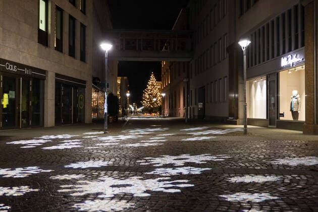 on 27 12 2020 in Karlsruhe city center , Germany Empty streets after the curfew 8 pm to the exit restriction one day after Christmas A lighting projects snowflakes on the ground Karlsruhe city center Baden Württemberg Germany
