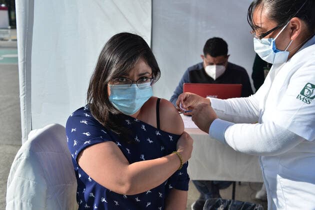 Mexico: Vaccination against Covid-19 MEXICO CITY, MEXICO - DECEMBER 30: A nurse administrates the Pfizer-BioNTech COVID-19 vaccine to a person during the vaccinations against Covid for health workers at tents installed for the vaccination campaign of Covid-19 inside Military Camp 1A on December 30, 2020 in Mexico City, Mexico **World Rights ** Mexico City Mexico Copyright: CarlosxTischler
