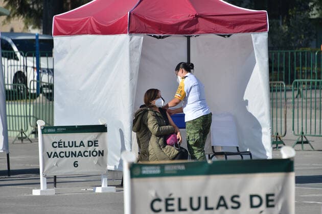 Mexico: Vaccination against Covid-19 MEXICO CITY, MEXICO - DECEMBER 30: A nurse administrates the Pfizer-BioNTech COVID-19 vaccine to a person during the vaccinations against Covid for health workers at tents installed for the vaccination campaign of Covid-19 inside Military Camp 1A on December 30, 2020 in Mexico City, Mexico **World Rights ** Mexico City Mexico Copyright: CarlosxTischler