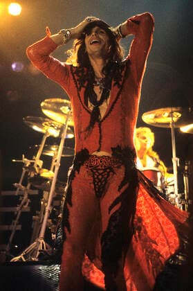 Steven Tyler von Aerosmith live bei einem Konzert ihrer Get a Grip -Tour in der Weser-Ems-Halle. Oldenburg, 26.11.1993 *** Steven Tyler of Aerosmith live at a concert of their Get a Grip Tour at Weser Ems Halle Oldenburg, 26 11 1993 Foto:xR.xKeuntjex xFuturexImage