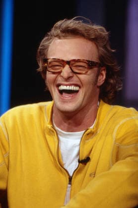 RTL Nachtshow RTL Nachtshow, Late Night Talkshow, Germany 1994 1995, broadcast from 23 May 1995, guest star Stefan Raab with long hair and glasses, Cologne North Rhine Westphalia Germany Copyright: FrankxHempel Nur redaktionelle Nutzung. Editorial usage only. UnitedArchives19773095C_16 EDITORIAL USE ONLY