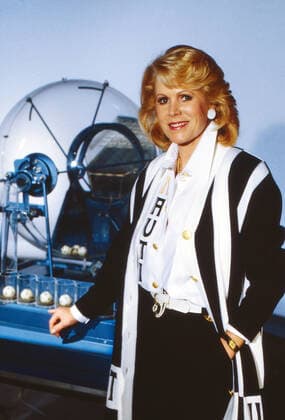 Karin Tietze-Ludwig Karin Tietze-Ludwig, deutsche Moderatorin, Fernsehansagerin und Lottofee vor dem Ziehungsgerät, Deutschland um 1996., Deutschland *** Karin Tietze Ludwig Karin Tietze Ludwig, German presenter, TV announcer and lottery fairy in front of the draw machine, Germany circa 1996 , Germany Copyright: FrankxHempel Nur redaktionelle Nutzung. Editorial usage only. UnitedArchivesTT_590016 EDITORIAL USE ONLY