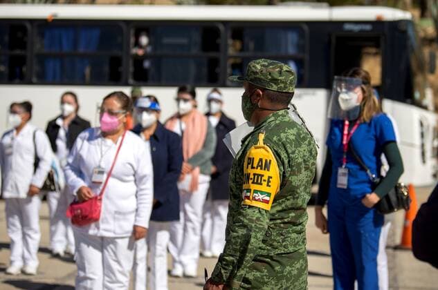 Health personnel wait to receive the Pfizer-BioNTechal vaccine against COVID-19, in Saltillo, in the northern State of Coahuila, Mexico, 04 January 2021. The Mexican government ranks first in Latin America and thirteenth in the world in vaccinating covid-19 with almost 40,000 doses applied so far, President Andrés Manuel López Obrador said on Monday. Mexico is the leader in Latin America in covid vaccination, says Lopez Obrador !ACHTUNG: NUR REDAKTIONELLE NUTZUNG!  Copyright: xMiguelxSierrax MEX2913 20210105-637454041103117723