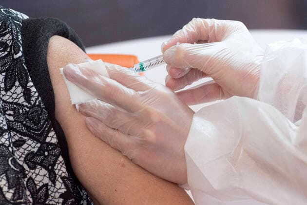 Vaccination of residents and caregivers against the COVID 19 virus with the Biontech and Pfizer vaccine at the Dominus VI Alcala de Henares retirement home, 04 01 2021 COVID 19 Vaccination  Foto:xDyDxFotografosx xFuturexImage