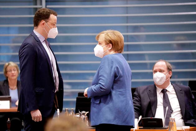 Jens Spahn, Federal Minister for Health, CDU, Angela Merkel, Federal Chancellor, CDU, Helge Braun, Head of the Federal Chancellery, 125 Cabinet meeting, DEU, Berlin, 06 01 2021