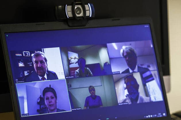06-01-2021 Hague King Willem-Alexander during a digital meeting with Karin Dunnink, IC verpleegkundig at the Isala Hospital in Zwolle as part of the fight against the corona virus. During his online visit, the King discussed the current developments at the top clinical hospital during the second wave of the corona pandemic, and the differences between the first and second wave, the extent to which plannable care has already been scaled down, as well as the preparations for vaccinating against the coronavirus.  Copyright: xPPEx