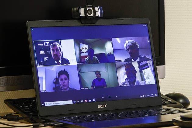 News Bilder des Tages 06-01-2021 Hague King Willem-Alexander during a digital meeting with Karin Dunnink, IC verpleegkundig at the Isala Hospital in Zwolle as part of the fight against the corona virus. During his online visit, the King discussed the current developments at the top clinical hospital during the second wave of the corona pandemic, and the differences between the first and second wave, the extent to which plannable care has already been scaled down, as well as the preparations for vaccinating against the coronavirus.  Copyright: xPPEx