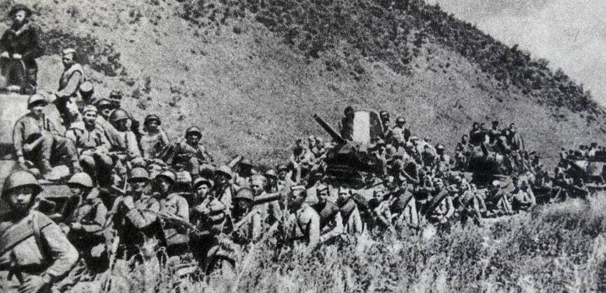 Soviet troops on the roads of Manchuria. 1945 Soviet troops on the roads of Manchuria. 1945 Copyright: WorldxHistoryxArchive 917_05_WHA_153_0426