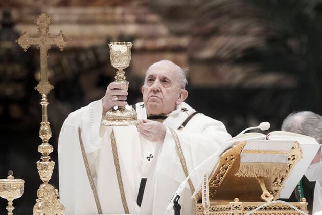 Bilder des Jahres 2021, News 01 Januar News Themen der Woche KW01 News Bilder des Tages January 6, 2021 : Pope Francis celebrates the Mass for the Epiphany of the Lord in St. Peter s Basilica at the Vatican.  Copyright: x VATICANxPOOL CPPx xIPAx x CatholicxPressxPhotox
