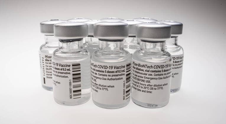 Many Cominarty BioNTech Pfizer Vaccine Vials Variant 2 Copyright: xBEAUTIFULxSPORTS KJPetersx