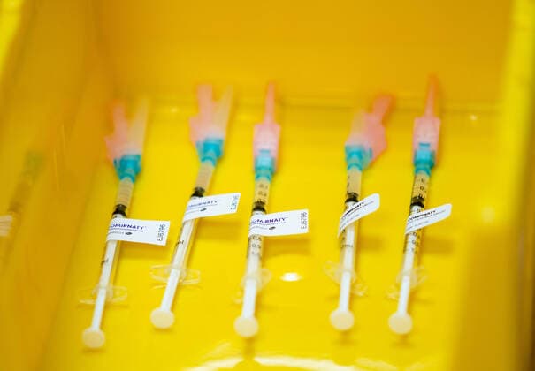 Lead the preparations for the Pfizer BioNtech vaccine in the LUMC Acute care providers, such as ambulance staff and ICU staff are being pierced in various hospitals against the coronavirus ANP BART MEASURE  Copyright: xHollandsexHoogtex xxANPx x426853051x