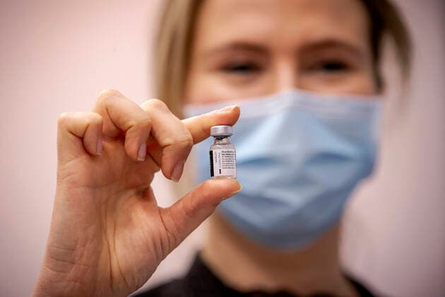 First ampoule with the Pfizer BioNTech COVID 19 vaccine which Sanna Elkadiri, employee of Het Wereldhuis nursing home, was vaccinated in Veghel, The Netherlands, 6 January 2021 Providers of acute care, such as ambulance personnel and IC staff, are pricked against the corona virus in various hospitals ANP ROBIN OF LONKHUIJSEN  Copyright: xHollandsexHoogtex xxANPx x426849453x