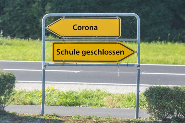 Nuremberg, Germany 21 September 2020 symbol pictures 2020 Corona, school closed ,traffic sign, picture montage, forbidden, deleted, finished, end, feature symbol symbol photo characteristic detail Bavaria Copyright: xFotostandx xK.xSchmittx