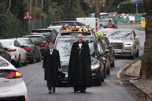 Bilder des Jahres 2021, Entertainment 01 Januar Entertainment Themen der Woche KW01 Entertainment Bilder des Tages . 08 01 2021. London, United Kingdom. Barbara Windsor funeral at Golders Green Crematorium in London .  xStephenxLockx xi-Imagesx IIM-21971-0014