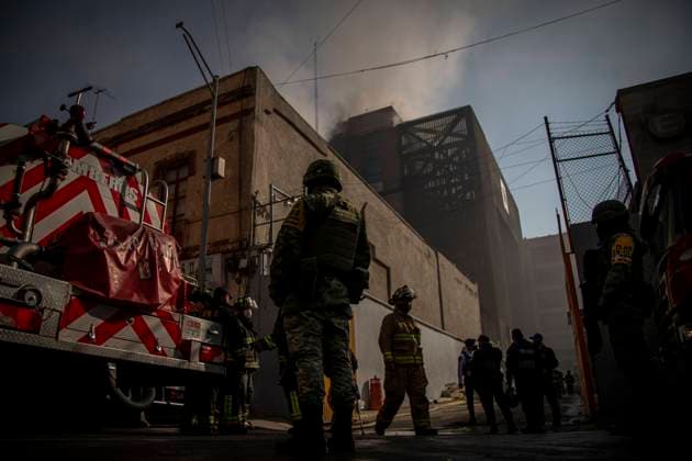 Fire in control facilities of the Mexico City subway, paralyzes the city. At least 5 subway lines are suspended, elements of the capital police support users to transfer them in units of the Ministry of Citizen Security.  JairxCabreraxTorresx xLexPictorium LePictorium_0240091