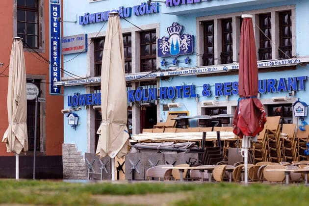 The lockdown due to the Corona crisis is hitting pubs, restaurants and hotels in Colognes old town hard Pictured is a hotel restaurant on the banks of the Rhine Topic Image, Symbol Image Cologne, 10 01 2021 Foto:xC.xHardtx xFuturexImage