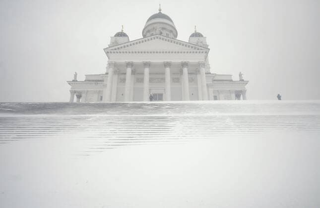Bilder des Jahres 2021, News 01 Januar News Themen der Woche KW02 News Bilder des Tages The Helsinki Cathedral seen in heavy snow storm in Finland, on January 12, 2021. The heavy snowfall is expected to continue until Wednesday in Southern Finland. The driving conditions are bad because of the snowfall and slippery roads. Helsinki Finland  Copyright: xVesaxMoilanenx LKLAPV20210112131937J198