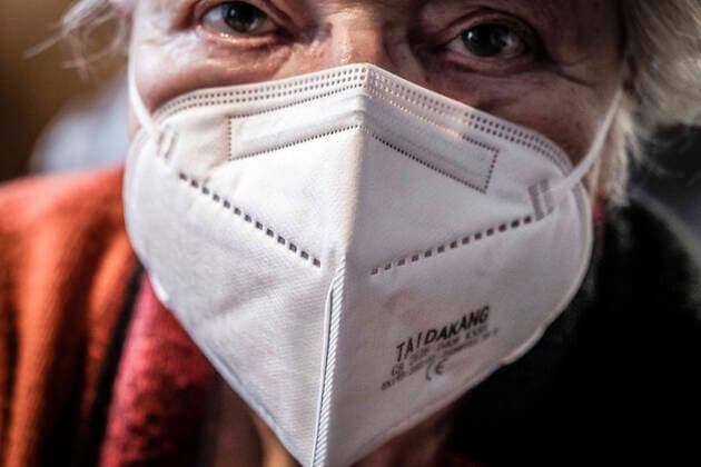 Senior with FFP2 KN95 mask Senior with FFP2 mask