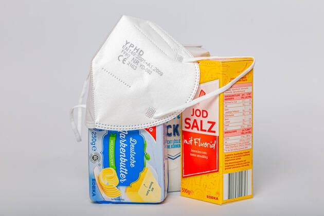 Bayreuth mask FFP2 FFP filtering face piece mouth nasal protection respirator mask FFP2 FFP filtering face piece mouth nasal protection respirator mask facemask Bavaria shopping mask compulsory retail loc Copyright: xFoersterx Eibner-Pressefotox EP_mfr