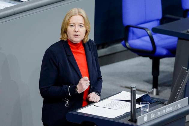 203 Bundestag session and debate in Berlin Current, 13 01 2021, Berlin, Baerbel Bas in the portrait during her speech Government statement by the Federal Minister of Health on the start of vaccination in Germany and in Europe at the 203 session of the German Bundestag in Berlin Berlin Germany