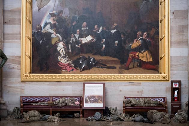 Bilder des Jahres 2021, News 01 Januar News Themen der Woche KW02 News Bilder des Tages January 13, 2021, Washington, District of Columbia, USA: National Guard troops sleep in the Rotunda of the U.S. Capitol, as the House of Representatives vote on H. Res. 24, Impeaching Donald John Trump, President of the United States, for high crimes and misdemeanors, at the U.S. Capitol in Washington, DC, Wednesday, January 13, 2021. Credit: Rod Lamkey CNP Washington USA - ZUMAs152 20210113_zaa_s152_030 Copyright: xRodxLamkeyx-xCnpx