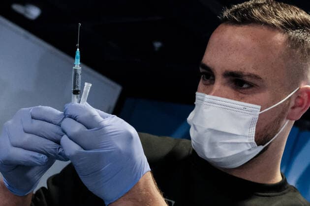 January 14, 2021, Jerusalem, Israel: Nurses administer COVID-19 vaccines at the Pais Arena Sports Complex in Jerusalem, converted into a Coronavirus vaccination center. Criteria is now either health workers, education workers, or the general public 50 years of age and above. The number of Israeli citizens who have received at least one dose of the Pfizer BioNTech vaccine has exceeded 2M as a mass vaccination campaign continues, and so does COVID-19 infection in the general public. Jerusalem Israel - ZUMAa126 20210114_zap_a126_004 Copyright: xNirxAlonx