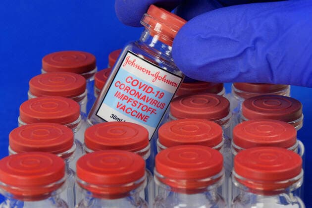 Symbol image Coronaserum vaccine can is shown into the image Corona vaccine