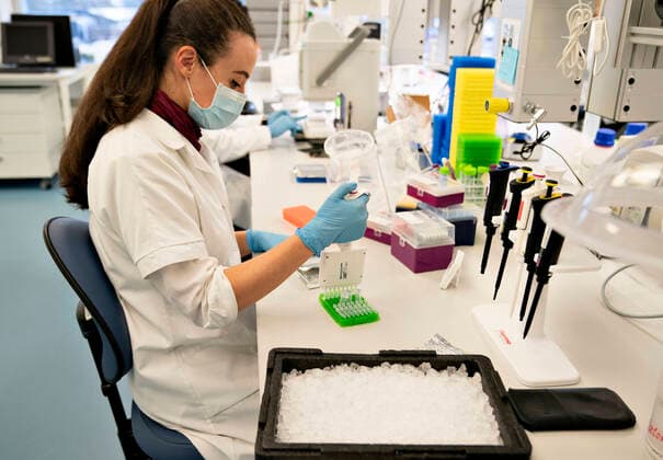 Researchers at Aalborg University are working on analyzing all positive Danish corona samples for the English virus variant cluster B 1 1 7, Friday 15 January 2021 It takes place at the Department of Chemistry and Life Sciences under the leadership of Professor Mads Albertsen and the results are sent daily to the Statens Serum Institut Here you can t  Copyright: HenningxBagger HenningxBaggerx COP103 spdk20210115-125656-L