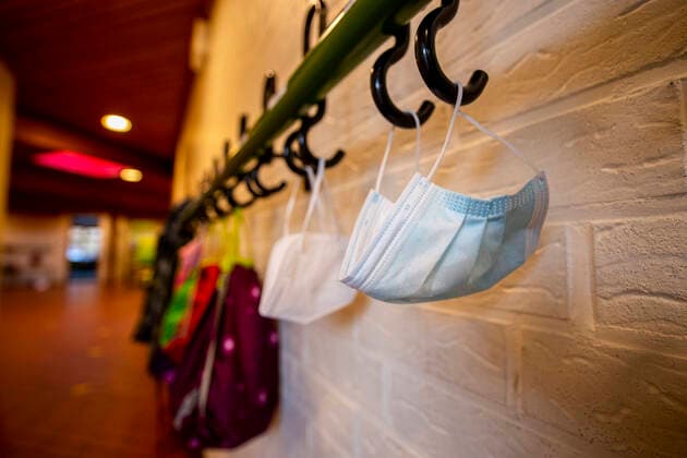 School in the Corona time On the clothes hooks in the corridor Copyright: xInderlied Kirchner-Mediax