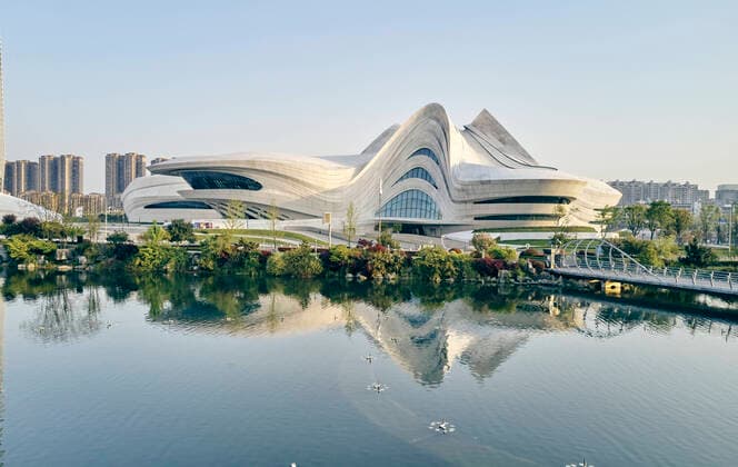 Architektur von Zaha Hadid The Meixihu International Culture & Arts Centre, located beside Meixi Lake in Changsha, the capital of the Hunan province in China. Construction from 2011 - 2019.  Copyright: xGuxShiyinx
