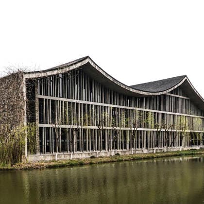 Architektur von Wang Shu New Academy of Art in Hangzhou, This building, located in Hangzhou - China, mixes traditional chinese architecture with a contemporary way of rethinking these ancient ideas.  Copyright: xFinbarrxFallonx