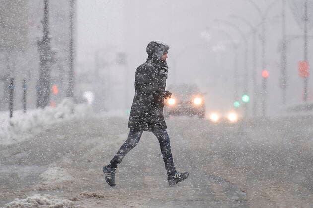 January 16, 2021, Montreal, PQ, Canada: A man crosses a street during a snowstorm in Montreal, Saturday, January 16, 2021. Montreal Canada  - ZUMAc35_ 20210116_zaf_c35_005 Copyright: xGrahamxHughesx