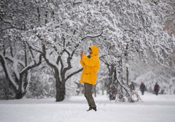 January 16, 2021, Ottawa, on, Canada: A person takes a photo with their phone during a major snowstorm in Ottawa on Saturday, Jan. 16, 2021. A snowfall warning is in effect with Environment Canada predicting between 15 to 30 cm of snow by tonight. Ottawa Canada  - ZUMAc35_ 20210116_zaf_c35_021 Copyright: xJustinxTangx