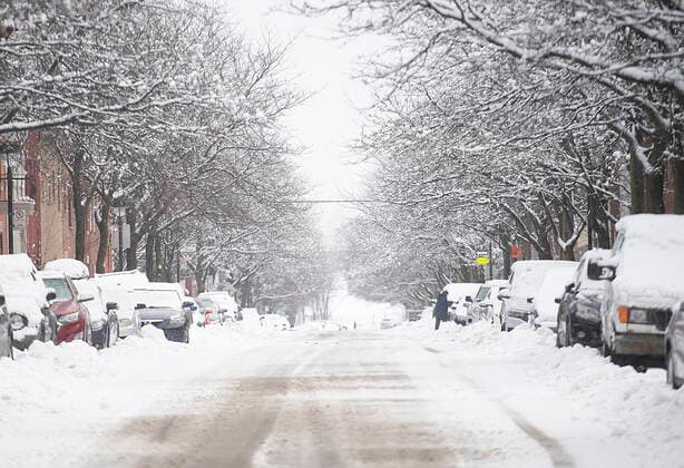 January 17, 2021, Montreal, PQ, Canada: A person clears snow from around their car following the first snowstorm of the year in Montreal, Sunday January 17, 2021. Montreal Canada  - ZUMAc35_ 20210117_zaf_c35_001 Copyright: xGrahamxHughesx