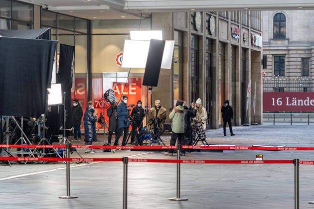 18.01.2021,Berlin,Deutschland,GER,Heidi Klum sowie Bill Kaulitz bei Dreharbeiten zur 16. Staffel der Pro7 Castingshow Germanys Next Topmodel.Mall of Berlin. *** 18 01 2021,Berlin,Germany,GER,Heidi Klum as well as Bill Kaulitz at the shooting of the 16 season of the Pro7 casting show Germanys Next Topmodel Mall of Berlin